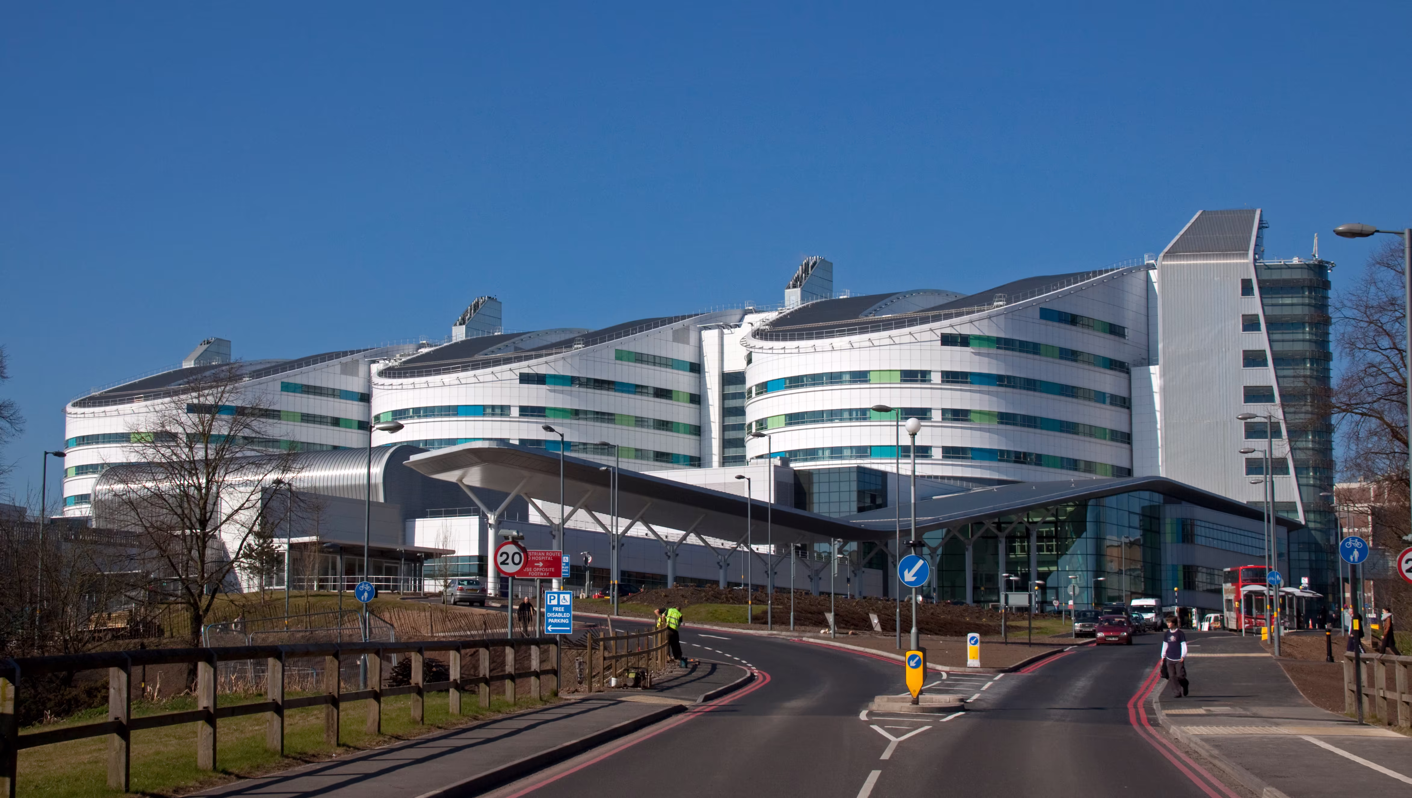 Queen Elizabeth Hospital - A&E Department in EDGBASTON, West Midlands - Current wait time: 220 minutes