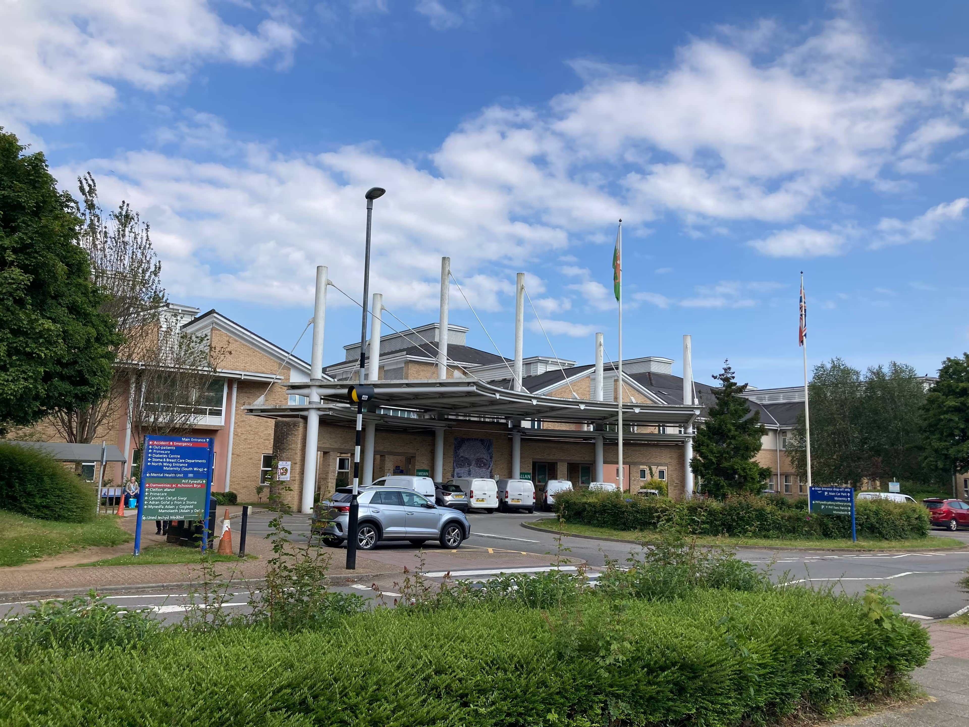 Royal Glamorgan Hospital - A&E Department in LLANTRISANT, Wales - Current wait time: 0 minutes