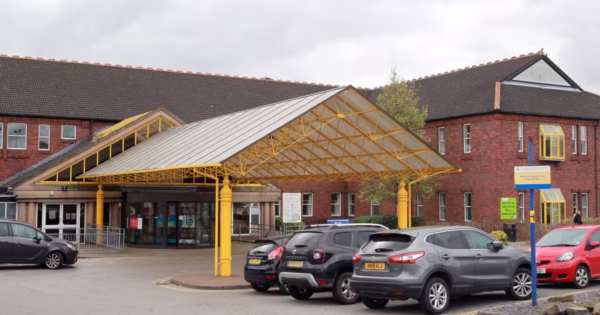 Wrexham Maelor Hospital - A&E Department in WREXHAM, Wales - Current wait time: 200 minutes